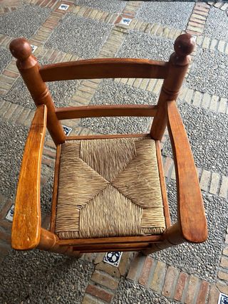 Seggiole in legno e vimini (2 unità)