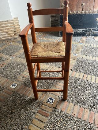 Seggiole in legno e vimini (2 unità)