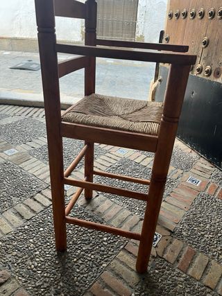 Seggiole in legno e vimini (2 unità)