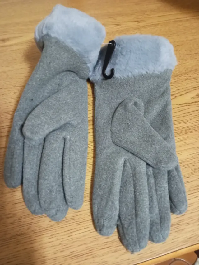 Guanti grigi con fodera in pelliccia