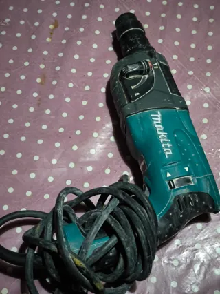 Taladro percutor Makita HR2230