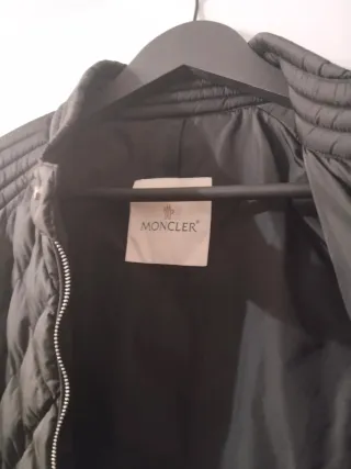 Chaqueta Moncler Negra, plumón Ligero Motero