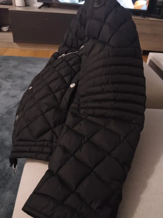 Chaqueta Moncler Negra, plumón Ligero Motero