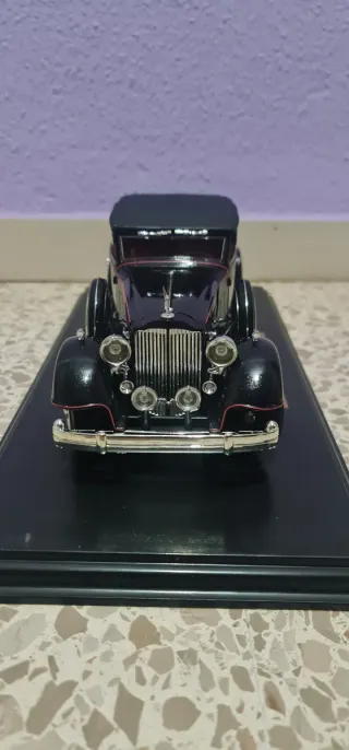 Coche a escala 1:18 Packard 1934