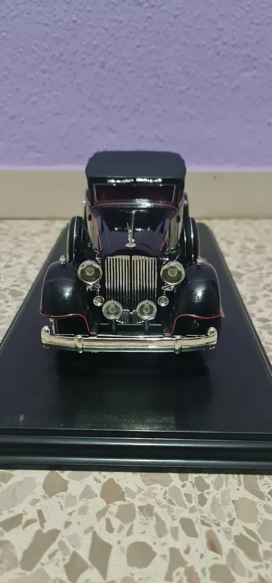 Carro em escala 1:18 Packard 1934