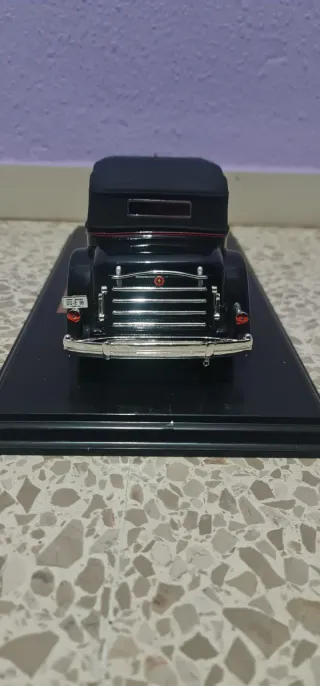 Coche a escala 1:18 Packard 1934
