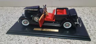 Coche a escala 1:18 Packard 1934