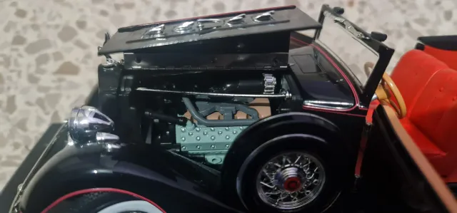 Carro em escala 1:18 Packard 1934