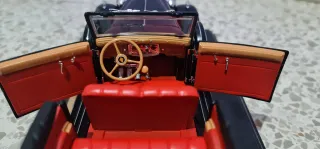 Coche a escala 1:18 Packard 1934