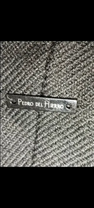 Abrigo Pedro del Hierro Negro