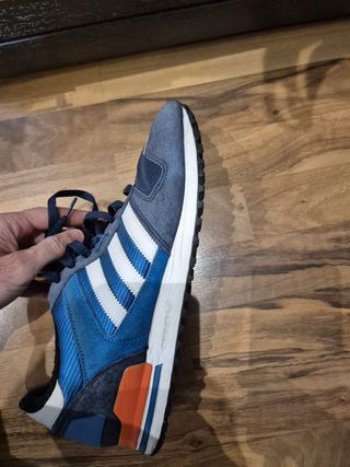 Zapatillas Adidas Azules y Naranjas