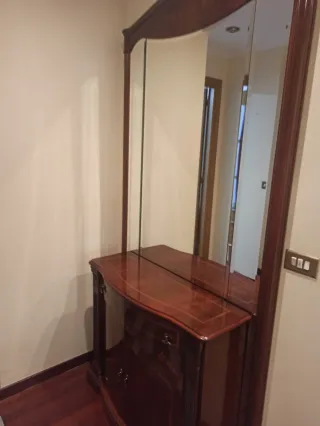 Recibidor de cerezo con espejo