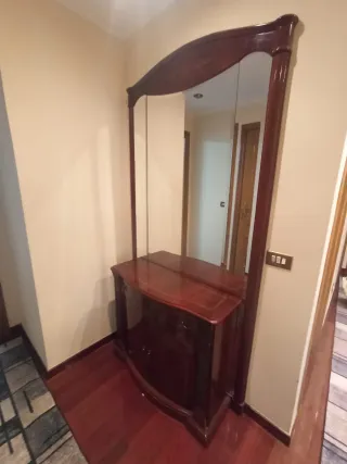 Recibidor de cerezo con espejo