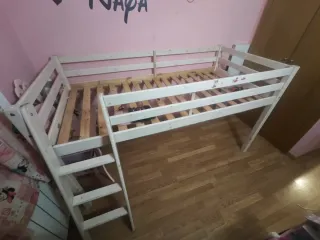 Cama alta infantil blanca