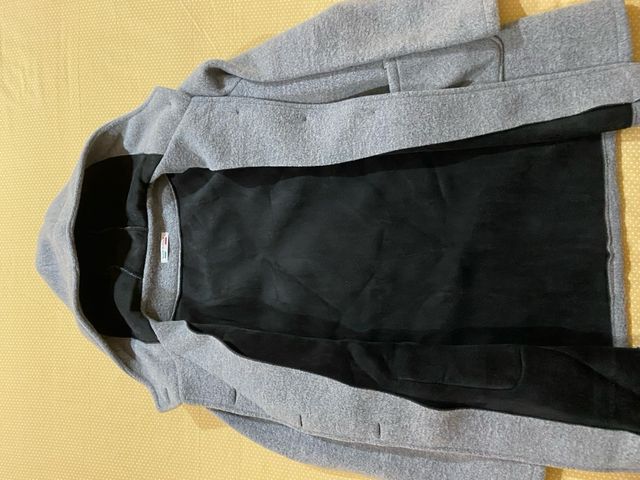 Abrigo paño gris con capucha