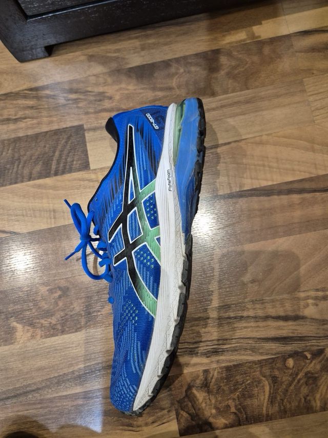 Zapatillas Asics Azules y Negras