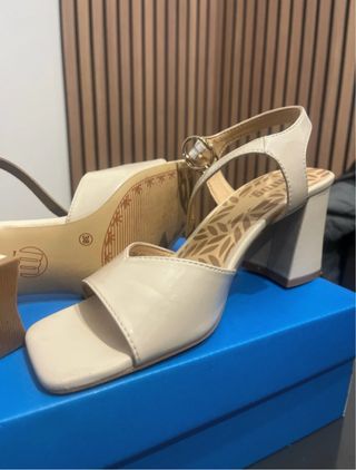 Sandalias Mustang Beige Tacon Ancho Talla 38