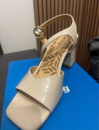 Sandalias Mustang Beige Tacon Ancho Talla 38