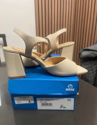 Sandalias Mustang Beige Tacon Ancho Talla 38