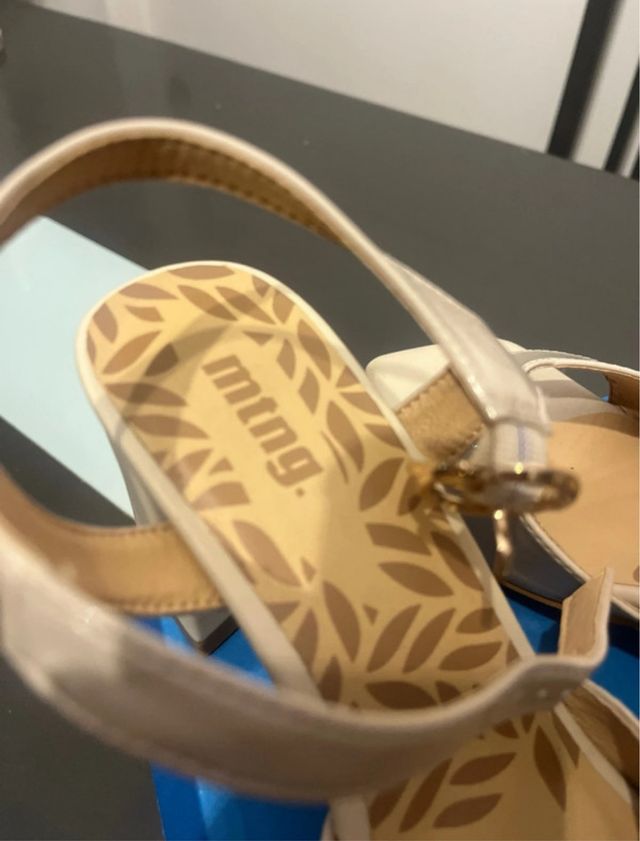 Sandalias Mustang Beige Tacon Ancho Talla 38