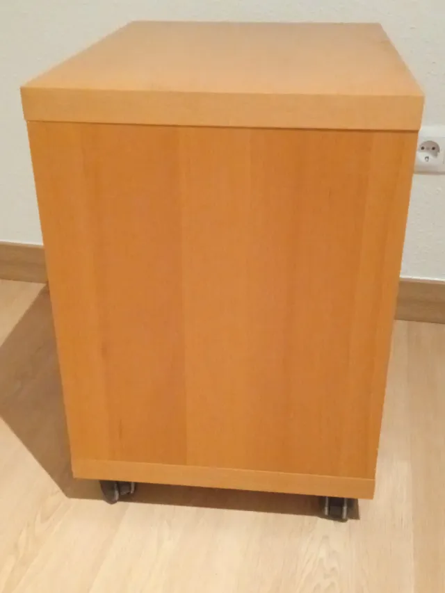 Mesa auxiliar madera con ruedas