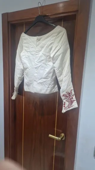 Corpiño fallera brocado beige y rojo bordado