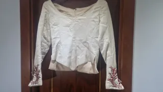 Corpiño fallera brocado beige y rojo bordado