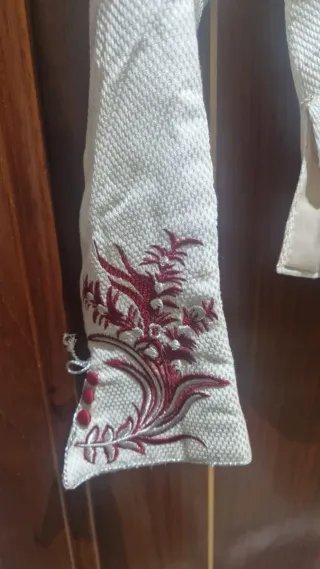 Corpiño fallera brocado beige y rojo bordado