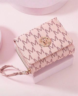 Bolso de mano rosa con logo M