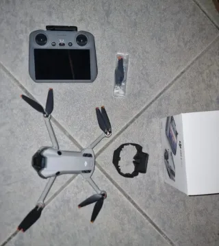 DJI Mini 4 Pro Drone con Radiocomando