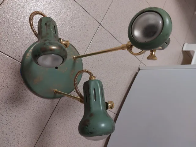 Lámpara de techo metálica verde y dorada