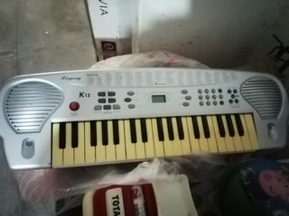Tastiera musicale Ringway K12