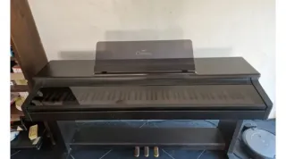 Yamaha 電子ピアノ Clavinova CLP-123 YAMAHA Clavinova CLP-123 Piano Digital de segunda mano por 150 EUR