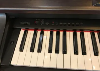 YAMAHA Clavinova CLP-123 Piano Digital de segunda mano por 150 EUR
