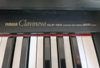 YAMAHA Clavinova CLP-123 Piano Digital