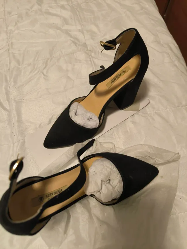 Zapatos de tacón negros ,piel de ante