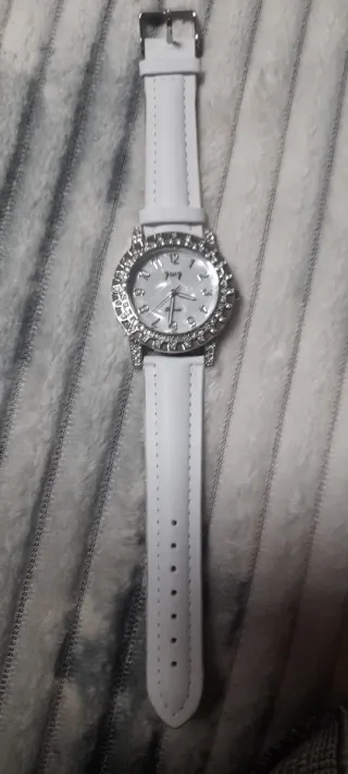 Reloj GWG Blanco y Plateado con Cristales