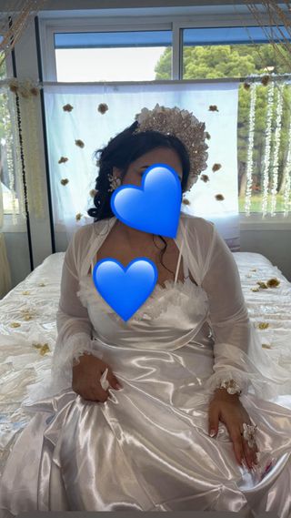 Precioso tocado de ajuntamiento dorado y blanco