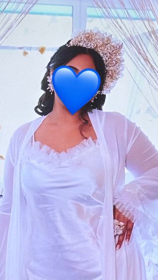 Precioso tocado de ajuntamiento dorado y blanco