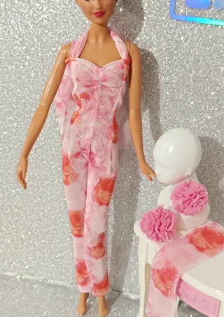 Ropa Barbie floral rosa