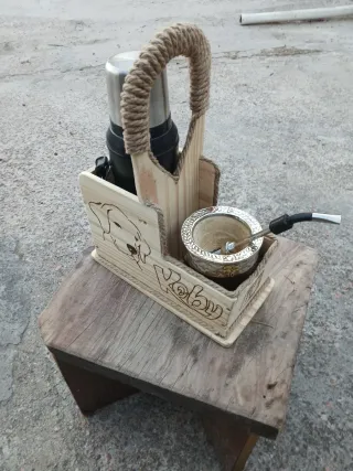 Matero de madera con accesorios