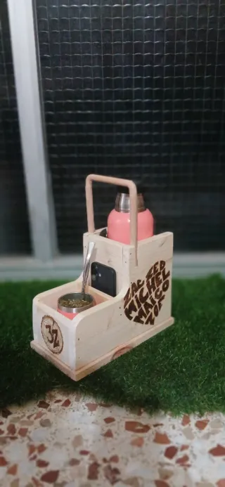 Matero de madera con accesorios