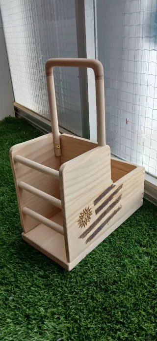 Matera de madera con accesorios