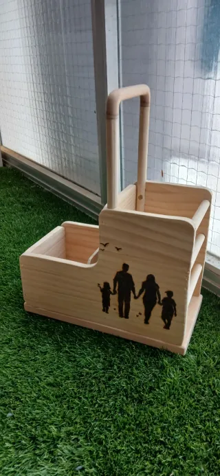 Matera de madera con accesorios