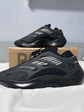 Adidas Yeezy 700