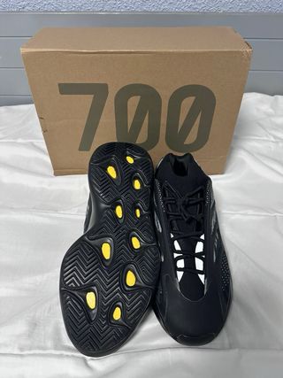 Adidas Yeezy 700