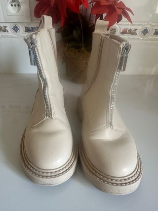 Botas niña beige con cremallera