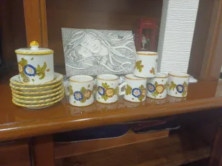 Set 6 tazze con piattini e zuccheriera