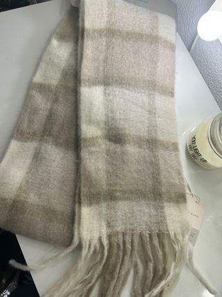 Bufanda cuadros beige y marrón
