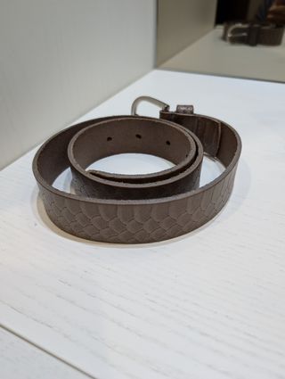 Cintura pelle beige/grigia effetto squame